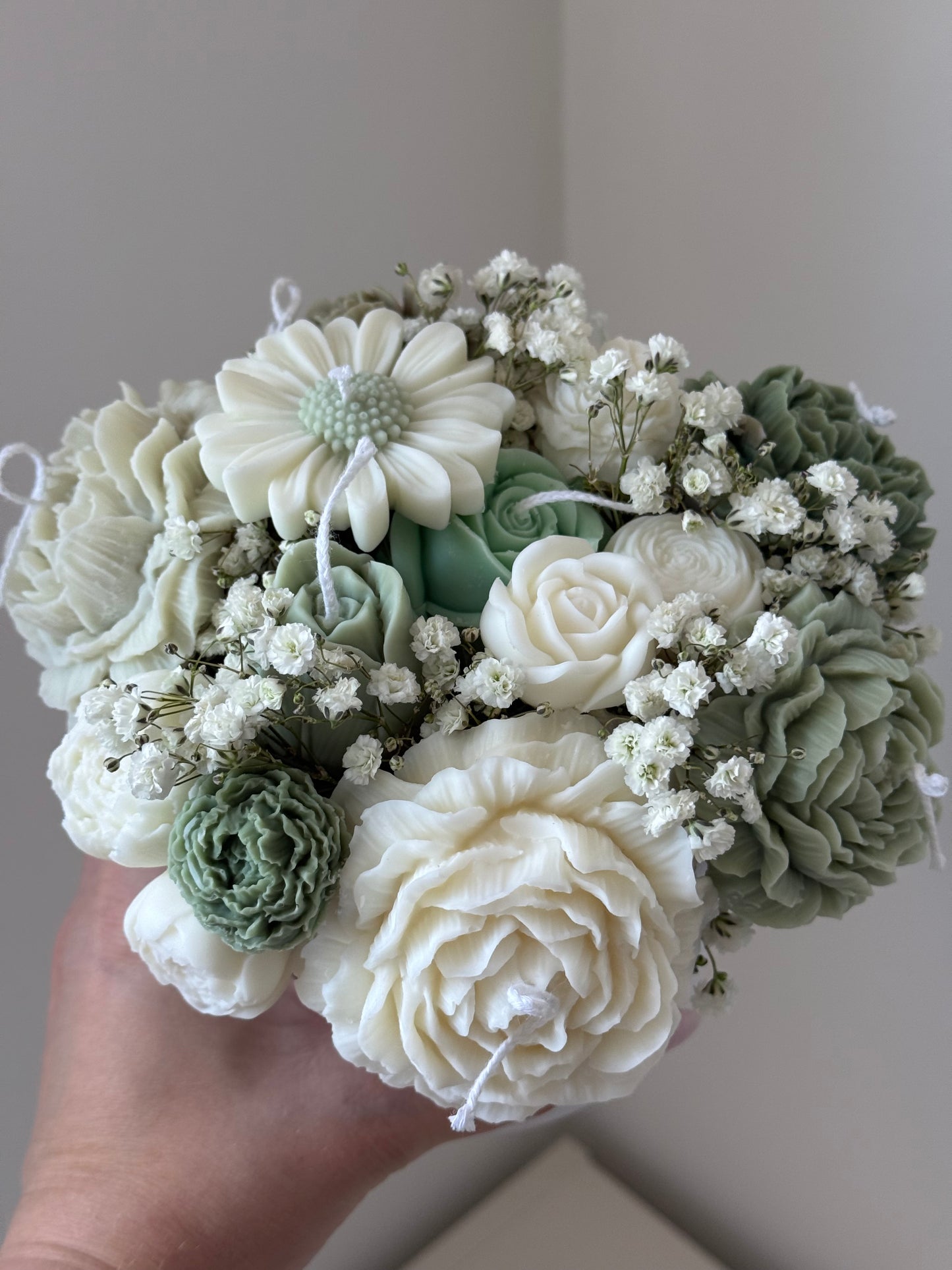 Elegante arreglo floral de velas - caja blanca