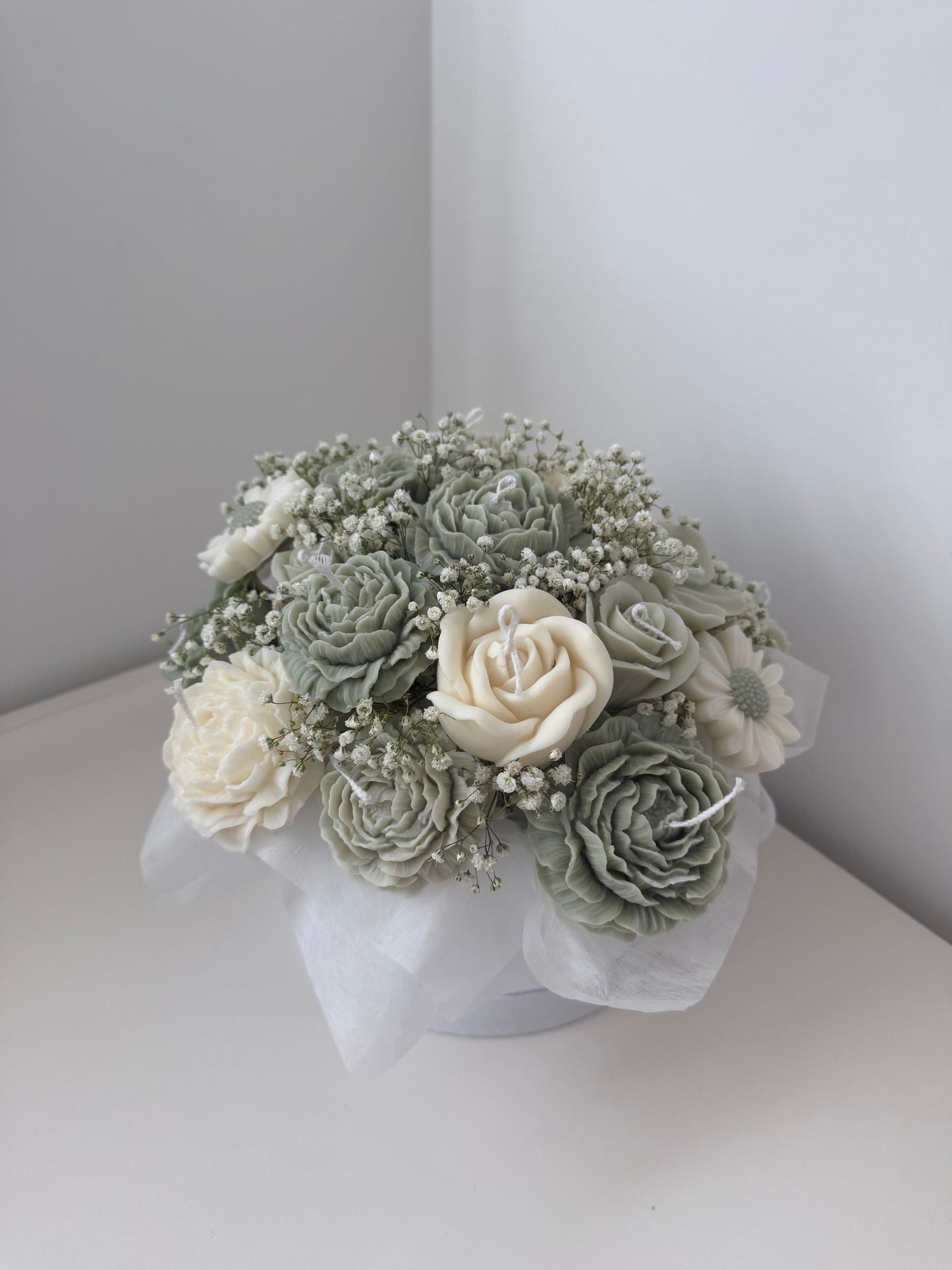 Arreglo floral en caja blanca