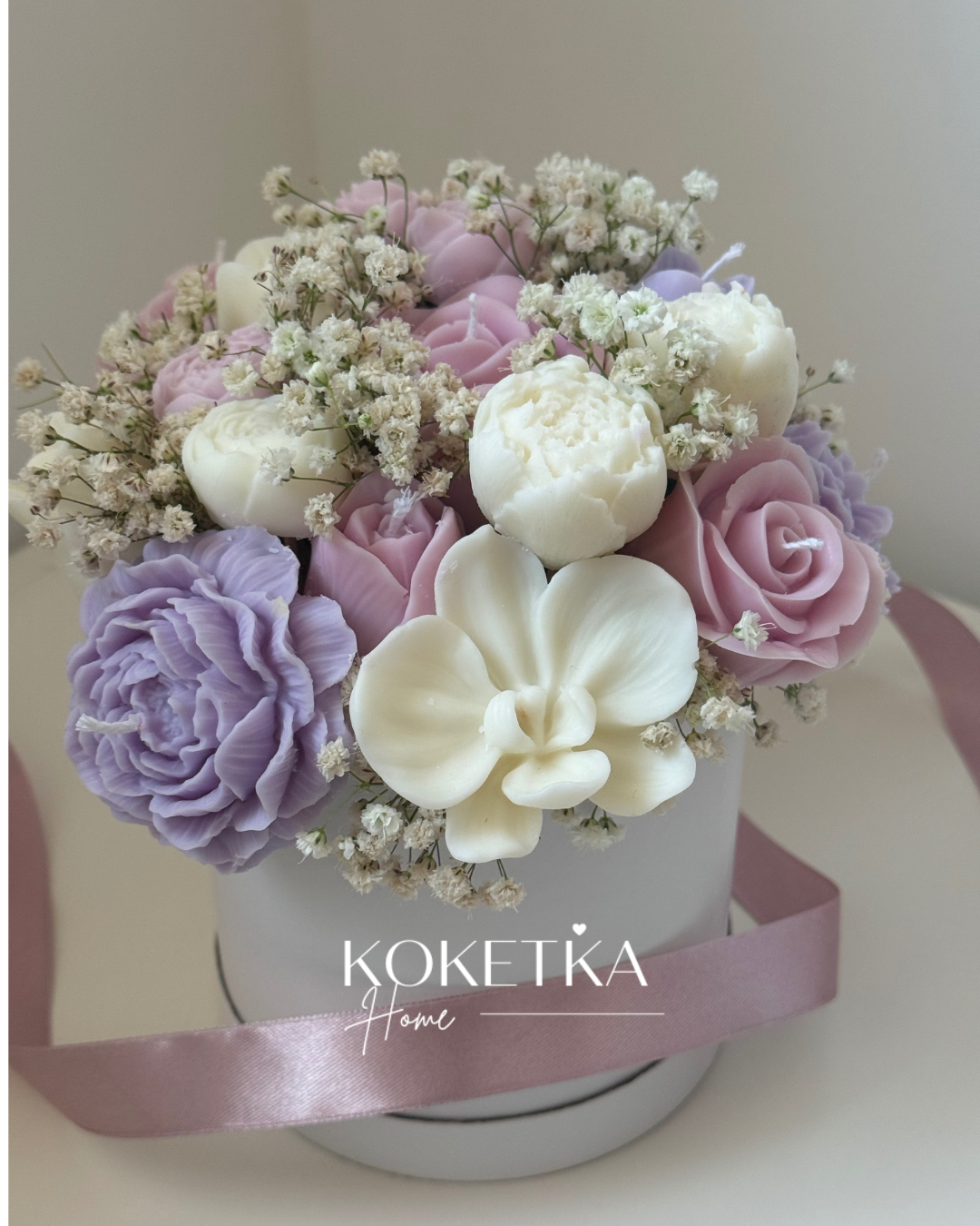 Elegante arreglo floral de velas - caja blanca