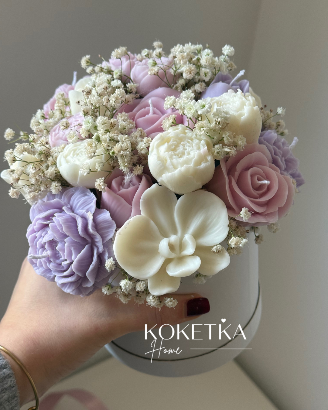 Elegante arreglo floral de velas - caja blanca