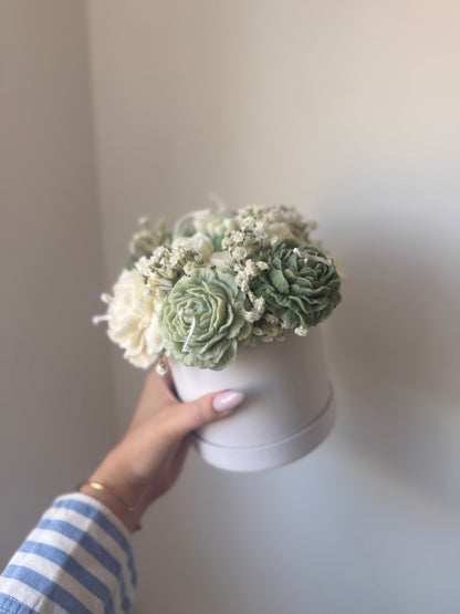 Elegante arreglo floral de velas - caja blanca